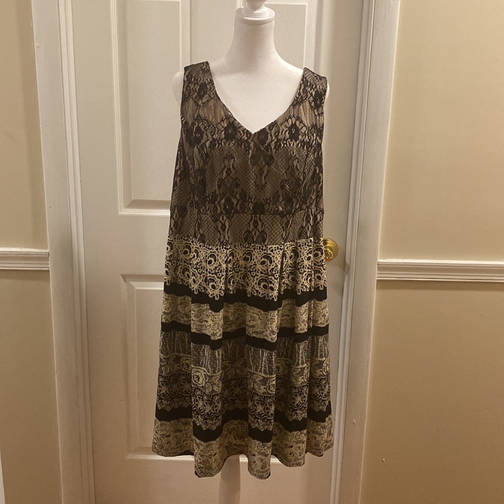 Paper Doll Black & Cream Lace Dress Size 18